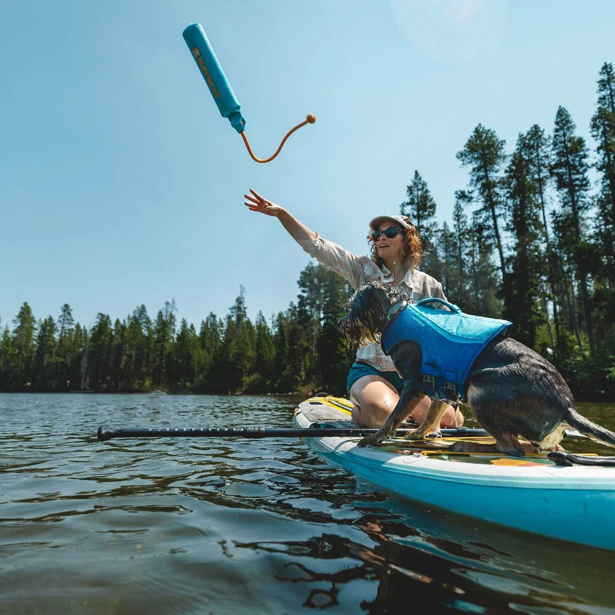 Web JPG-45103_Float-Coat_Deep-Blue_Paddleboard-11